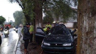 Sedan Timor Tabrak Pohon di Solokuro Lamongan, Dua Penumpang Tewas