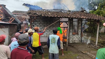 Rumah Petani di Kedungpring Lamongan Ludes Terbakar Saat Ditinggal Kerja