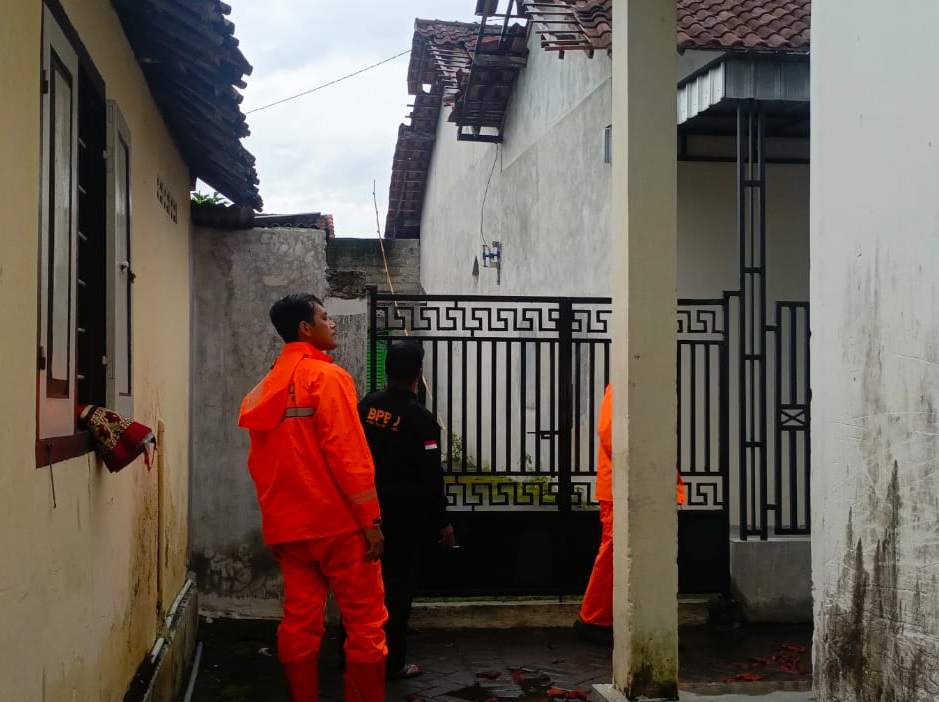 15 Rumah di Tulungagung Rusak Diterjang Puting Beliung, BPBD Lakukan Pendataan Kerugian
