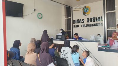 Gagal Cek Rekening, Ratusan Calon Penerima BPNT Datangi Dinsos Tulungagung untuk Perbaikan Data