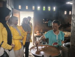 Identitas Baru Dusun Mojoranu, Mahasiswa KKM Undar Resmikan Branding ‘Kampung Pentol’