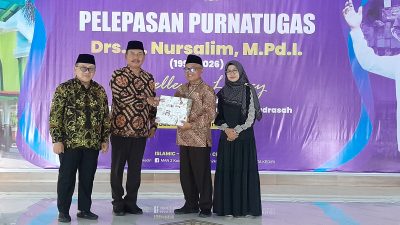 Suasana Haru Mengiringi Pelepasan Purnatugas Kepala MAN 2 Kota Kediri Kepala Kemenag: Purnatugas Adalah Keniscayaan