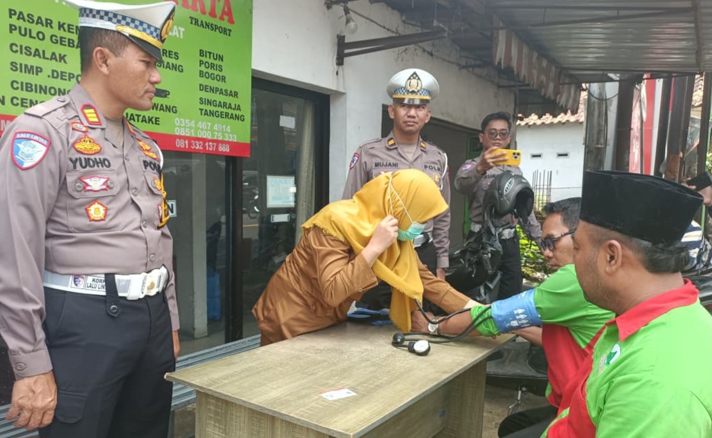 Polres Kediri Kota Gelar Ramp Check dan Pemeriksaan Kesehatan Sopir Bus