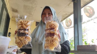 Kembang Goyang Khas Jombang Tetap Jadi Primadona, Pesanan Meningkat Jelang Lebaran