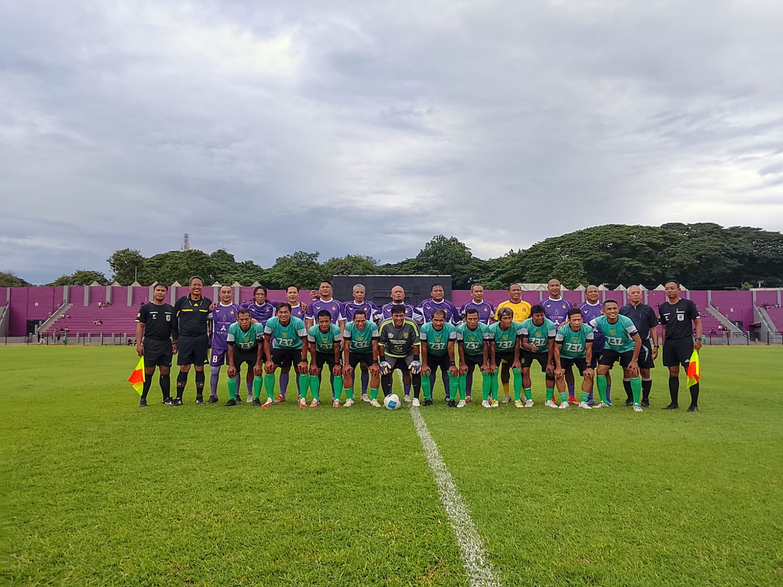Laga Amal Persik Legend vs Persebaya Legend, Serahkan Donasi Untuk Almarhum Kuncoro
