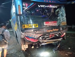 Espass Tabrak Bus Sugeng Rahayu di Glagahan Perak, Satu Pengemudi Terluka