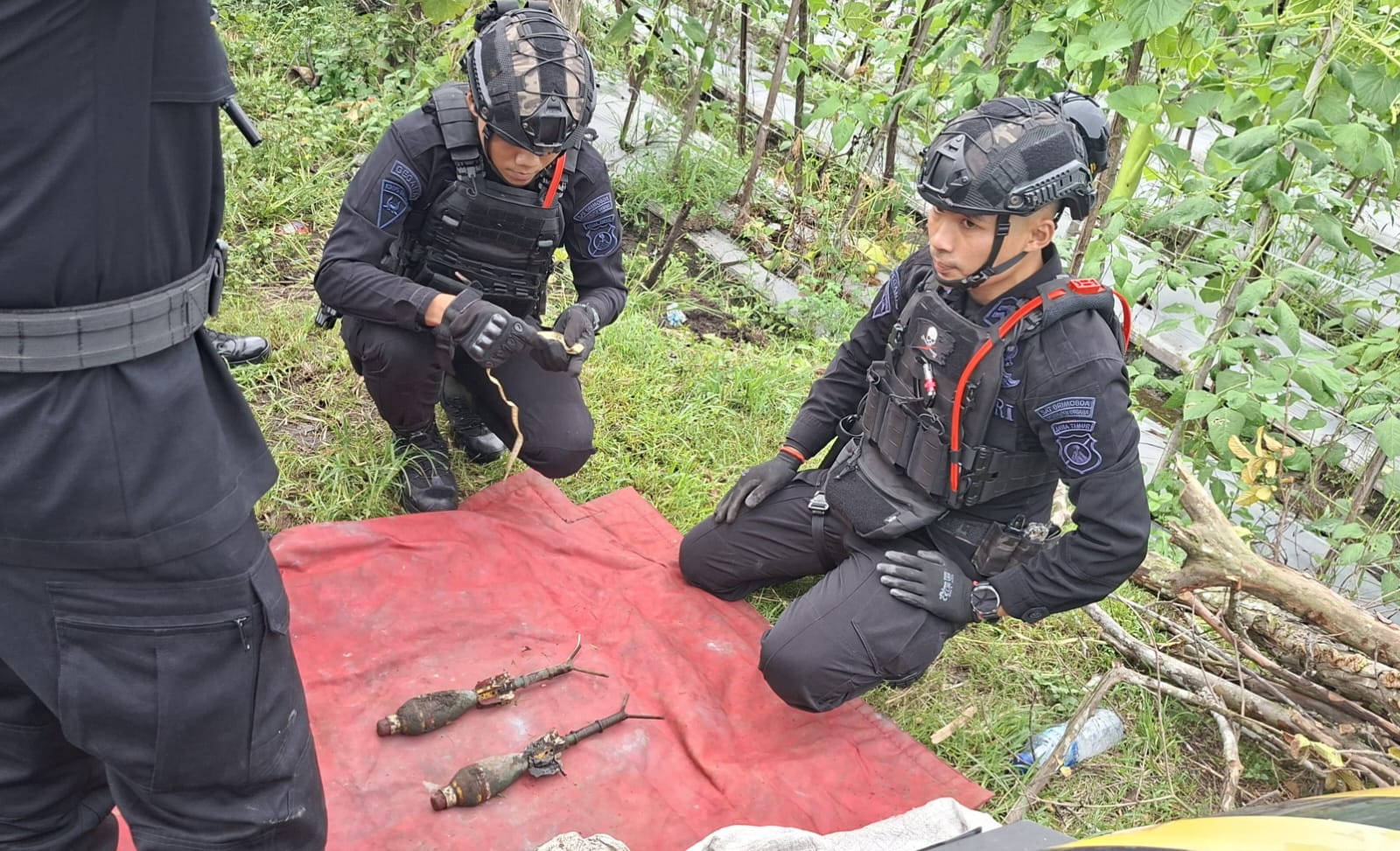 Warga Kayen Kidul Dikejutkan Temuan Dua Benda Diduga Mortir di Area Sawah