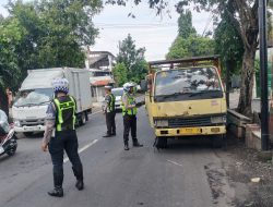 Parkir Truk Sembarangan Dinilai Berisiko, Satlantas Polres Jombang Perketat Patroli