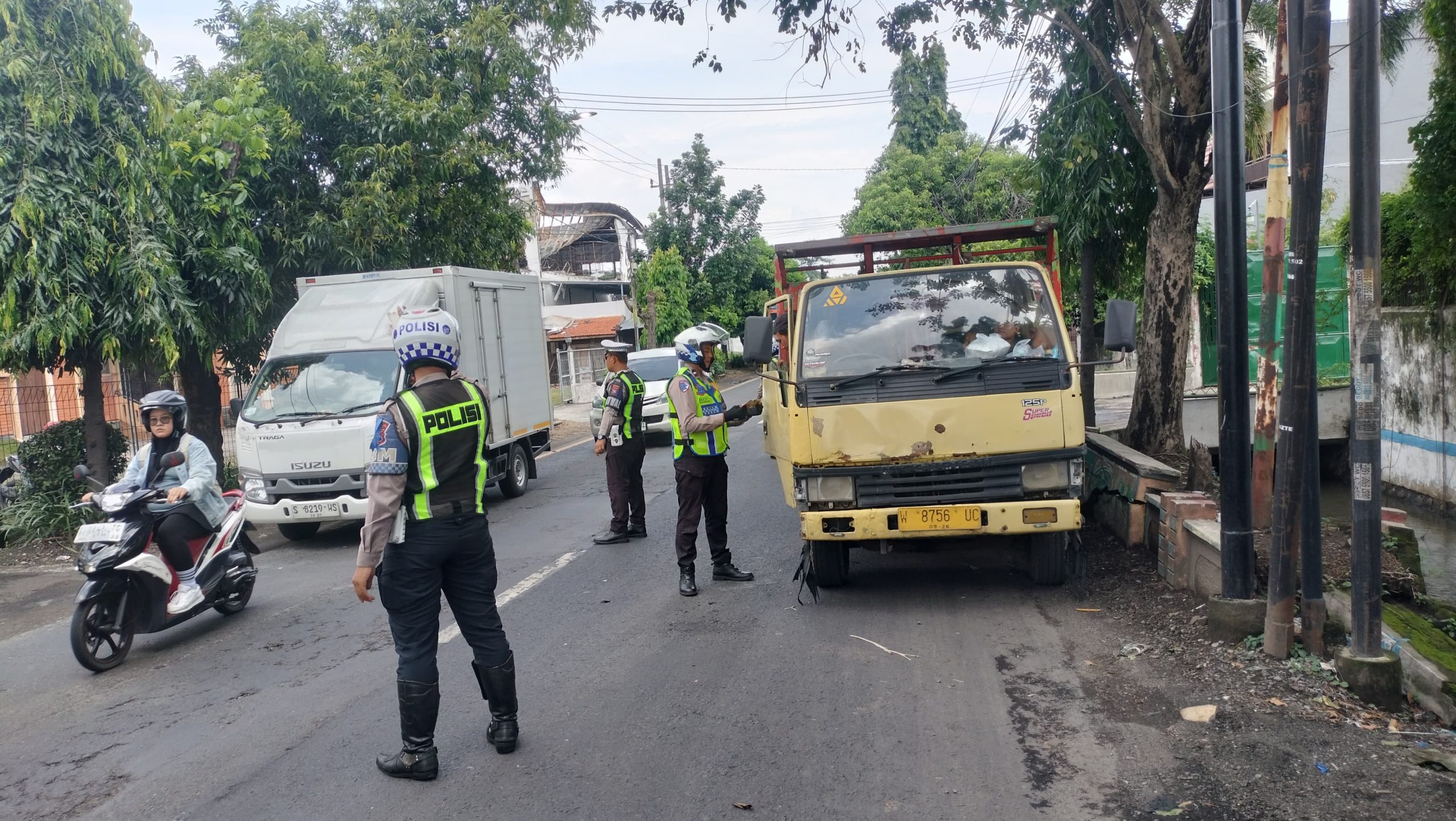 Parkir Truk Sembarangan Dinilai Berisiko, Satlantas Jombang Perketat Patroli