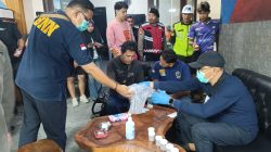 petugas gabungan saat melakukan patroli tempat hiburan malam wilayah Kecamatan Ngasem (rizky/