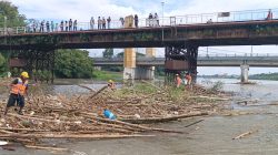 Peduli Cagar Budaya, Pemkot Kediri Bersihkan Jembatan Brantas Lama
