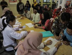 Pemkot Kediri Salurkan PKH Plus Tahap I 2026, Sebanyak 485 Lansia  Terima Bantuan