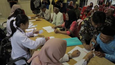 Pemkot Kediri Salurkan PKH Plus Tahap I 2026, Sebanyak 485 Lansia  Terima Bantuan