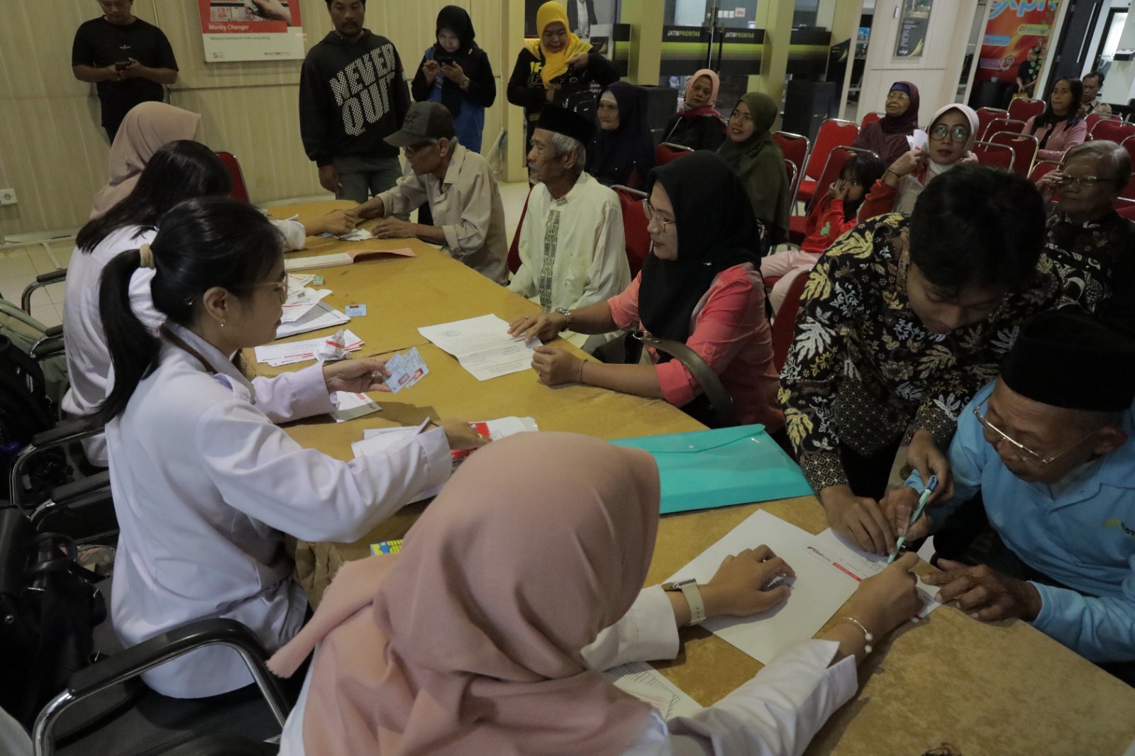 Pemkot Kediri Salurkan PKH Plus Tahap I 2026, Sebanyak 485 Lansia  Terima Bantuan