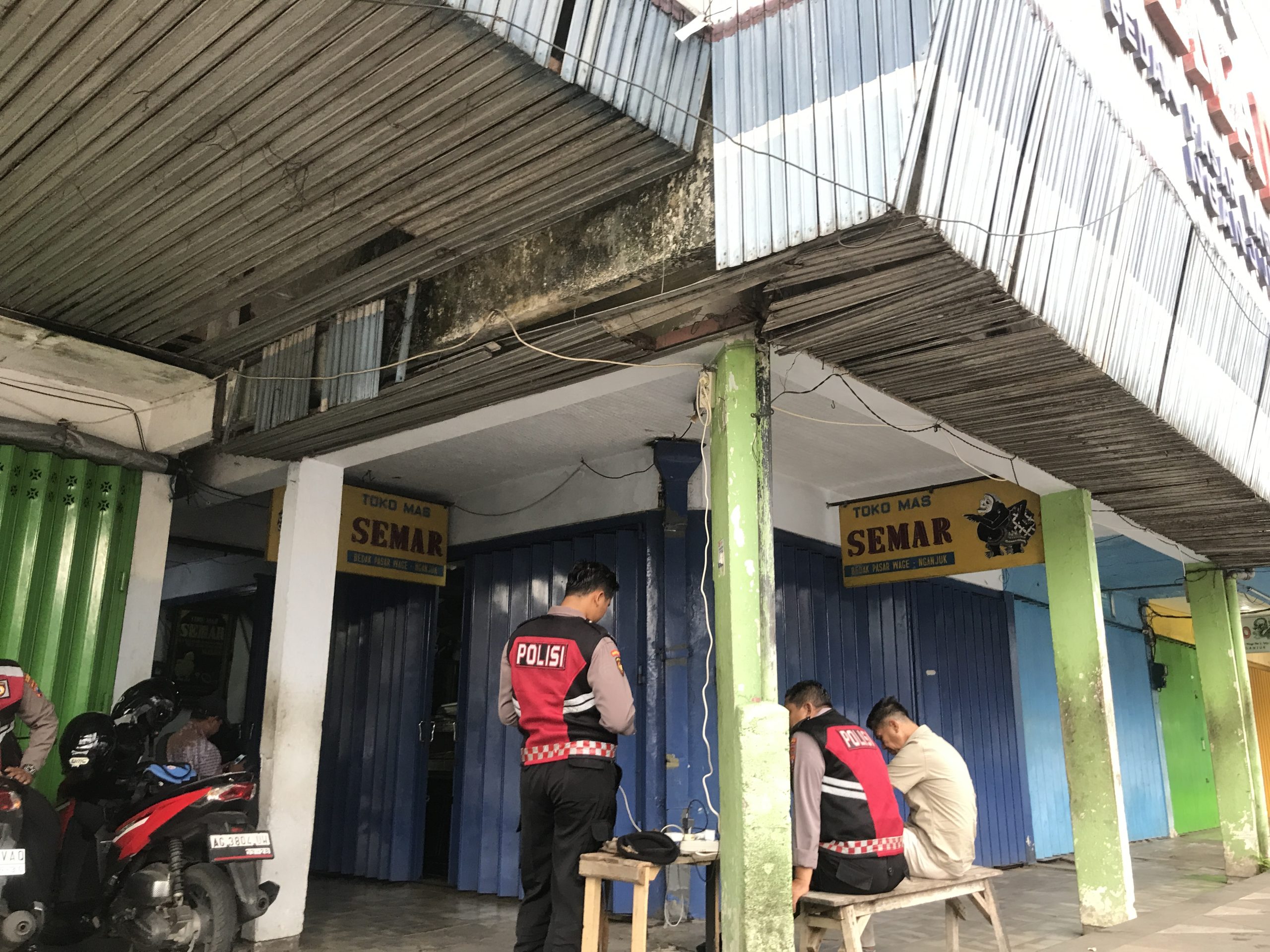 Bareskrim Polri Geledah Toko Emas dan Rumah Mewah di Nganjuk, Diduga Terkait TPPU