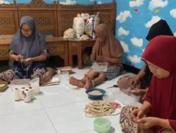 Jelang Ramadan, Permintaan Tasbih Kayu Premium di Jombang Melejit hingga Tiga Kali Lipat