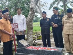 Warga Ploso Ziarahi Makam Para Periwayat Sejarah Kelahiran Bung Karno