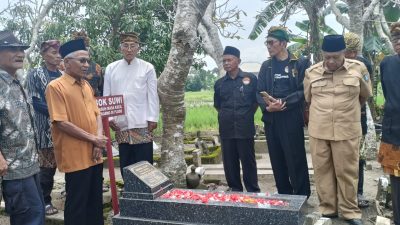 Warga Ploso Ziarahi Makam Para Periwayat Sejarah Kelahiran Bung Karno