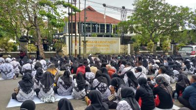 Ratusan Guru PPPK Paruh Waktu Datangi DPRD Tulungagung, Suarakan Tuntutan Peningkatan Kesejahteraan