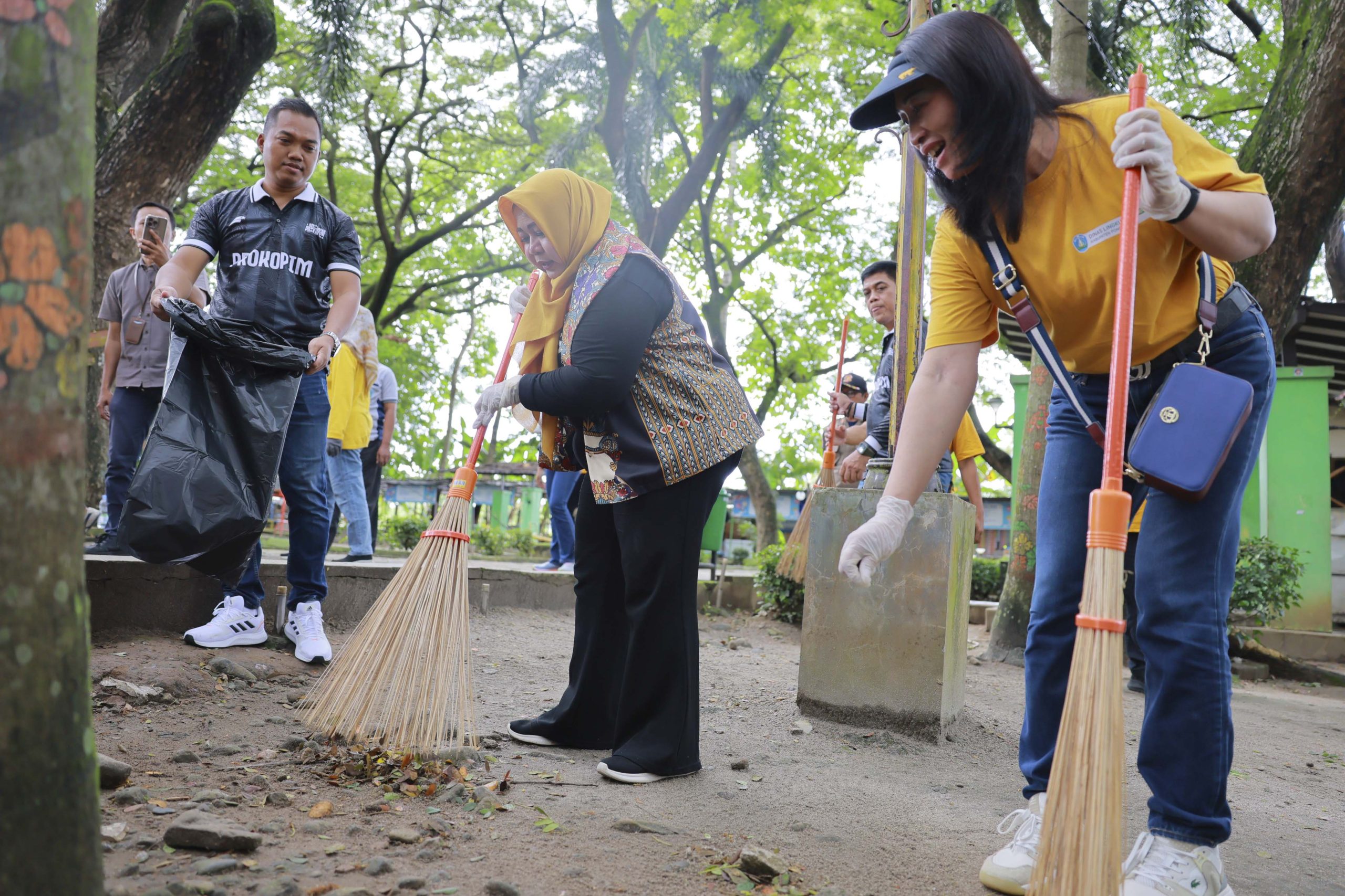 Jalankan Instruksi Presiden, Ribuan ASN dan Masyarakat di Ponorogo Gelar Korve Serentak hingga Tingkat RT