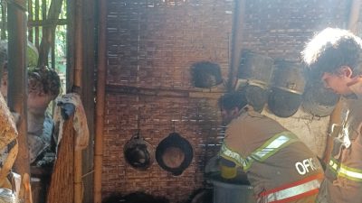 Lupa Mematikan Tungku, Dapur Rumah Warga Kepung Terbakar