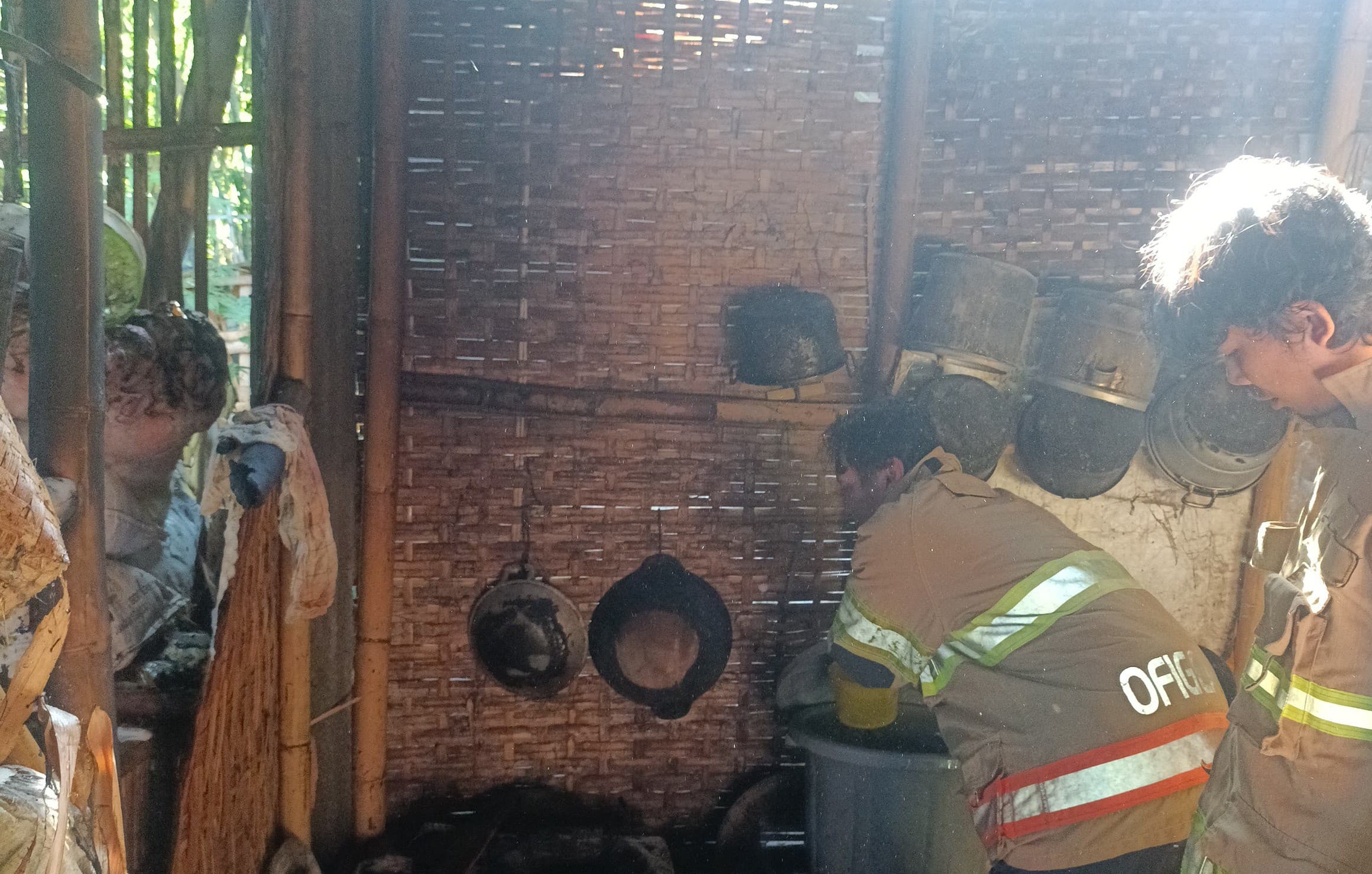 Lupa Mematikan Tungku, Dapur Rumah Warga Kepung Terbakar