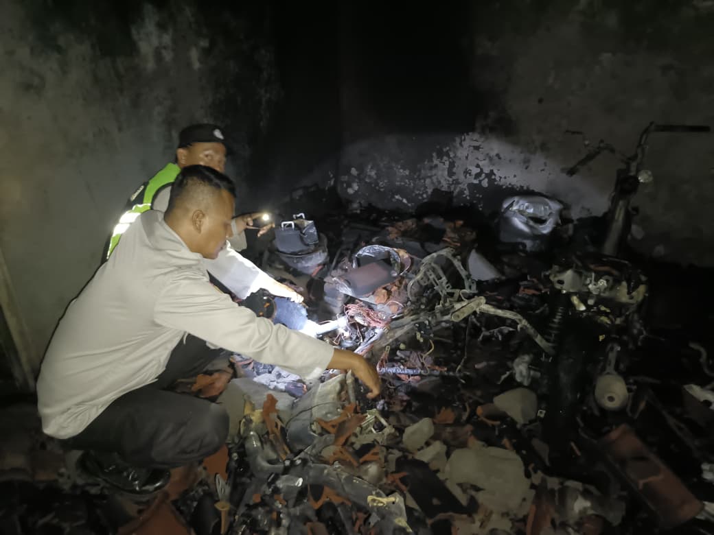 Dapur Rumah Warga Blitar Terbakar, Tiga Sepeda Motor Hangus, Kerugian Rp70 Juta