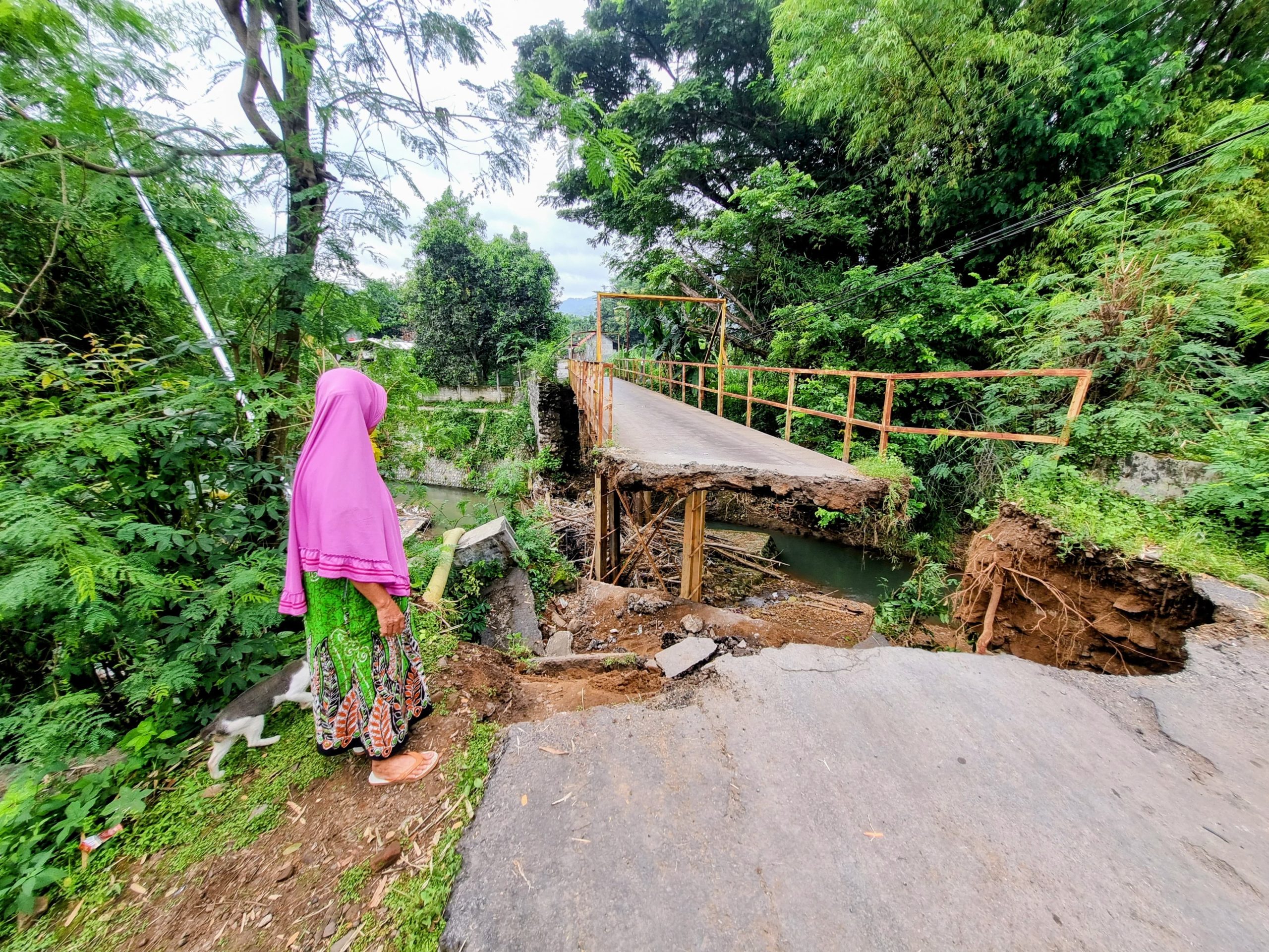 Jembatan Bailey di Bungkal Ponorogo Ambrol, Dua Warga Jatuh ke Sungai dan Akses Terputus
