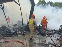 Gudang Spons di Nganjuk Dilalap Api, Pemilik Rugi Puluhan Juta