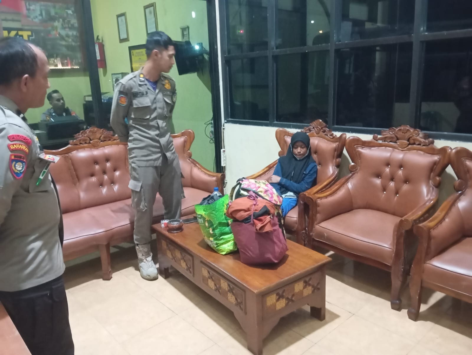 Satpol PP Amankan Perempuan Linglung di Kawasan SLG