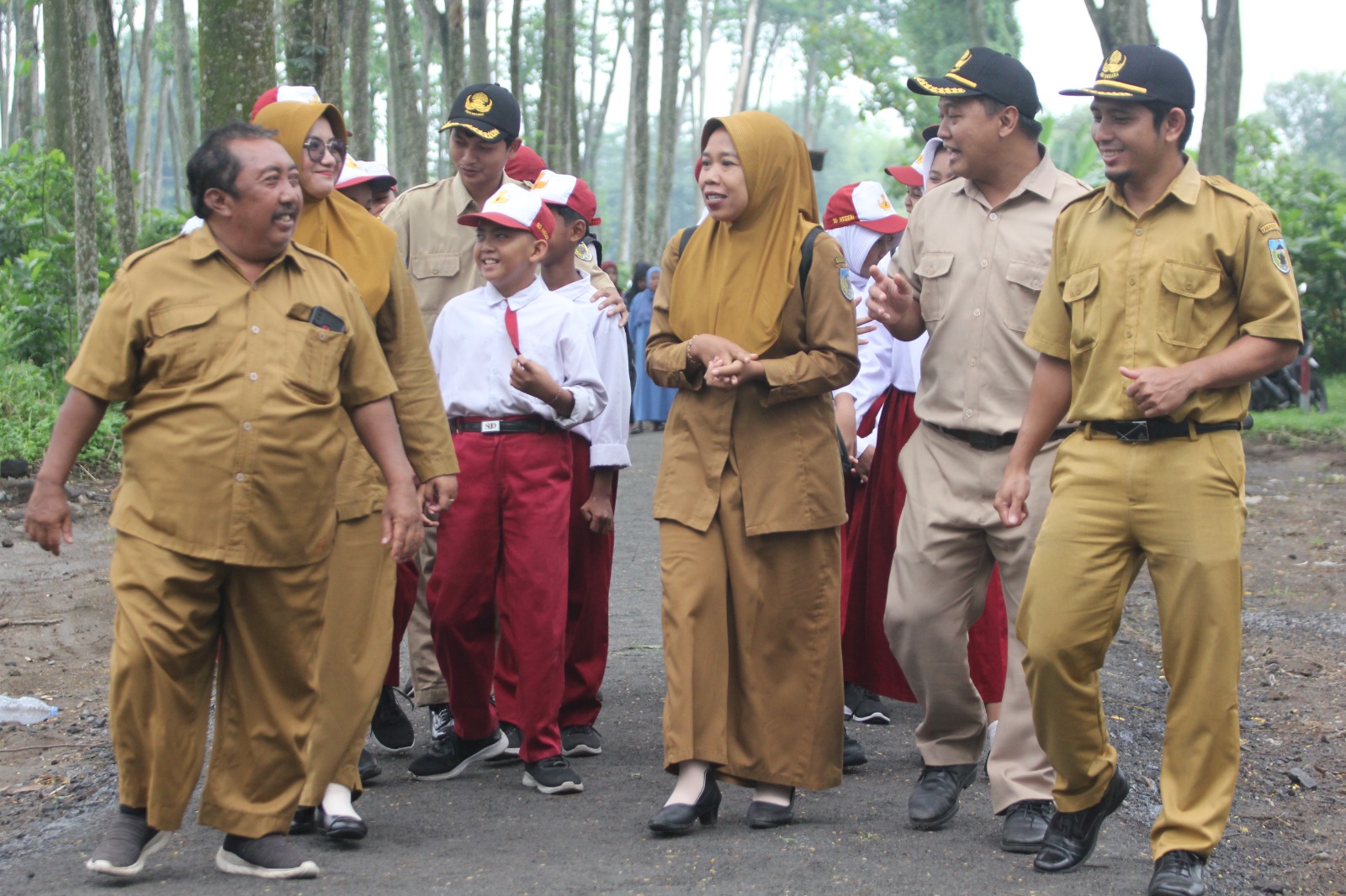 Warga, Guru, dan Siswa SDN Gadungan 3 Sambut Pembangunan Jalan Tembus Baru
