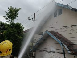 Diduga Korsleting, Ruang Kelas Lantai Dua SMPN 2 Pare Terbakar