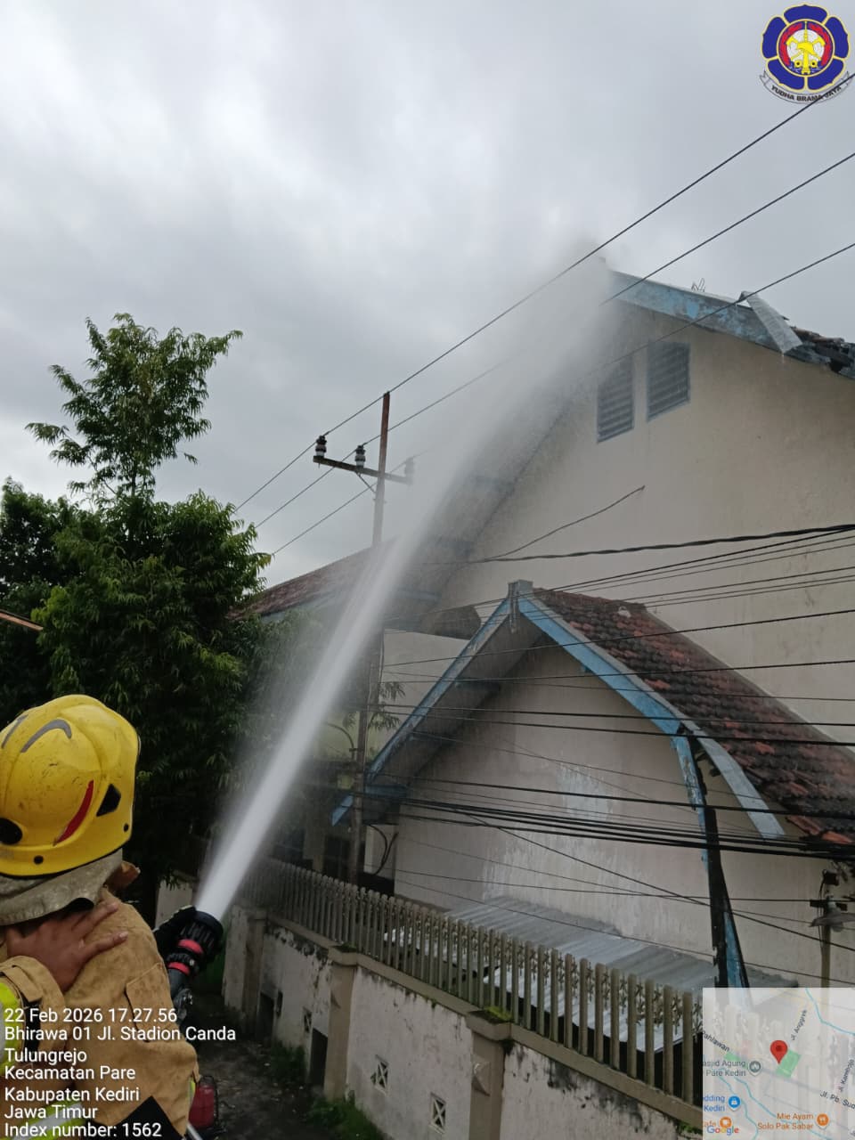 Diduga Korsleting, Ruang Kelas Lantai Dua SMPN 2 Pare Terbakar