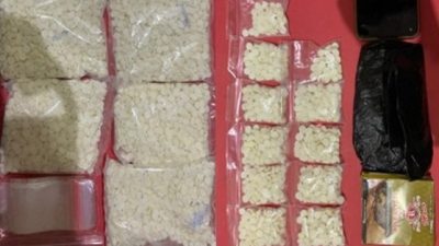 Polisi Geledah Rumah Pengedar Pil Dobel L di Baron, Ribuan Butir Diamankan