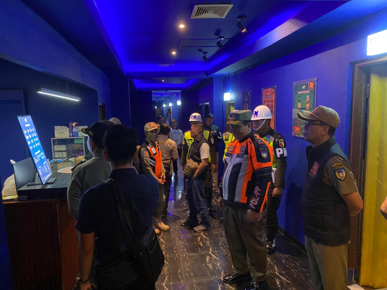 Petugas Gabungan Gelar Razia Tempat Hiburan, Pastikan Kepatuhan SE Ramadan dan Lebaran