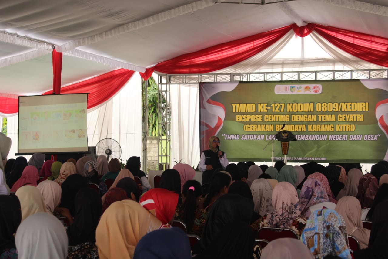 300 Warga Tiga Kecamatan Terima Sembako dalam TMMD ke-127 di Kediri