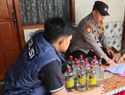 Razia Pekat Semeru, Polisi Amankan 12 Botol Miras di Ngadiluwih
