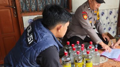 Razia Pekat Semeru, Polisi Amankan 12 Botol Miras di Ngadiluwih