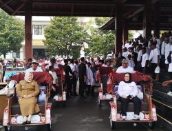 Presiden Salurkan 200 Becak Listrik untuk Pengayuh Becak Lansia di Ponorogo
