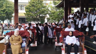 Presiden Salurkan 200 Becak Listrik untuk Pengayuh Becak Lansia di Ponorogo