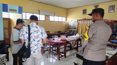 Kantor SMK Al Inabah Ponorogo Dirusak OTK, Polisi Temukan Pedang Katana di TKP