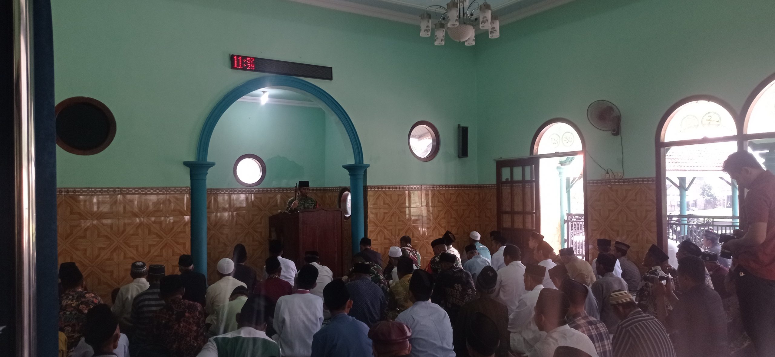 TMMD ke-127, Dansatgas Sampaikan Khutbah Jumat di Desa Gadungan