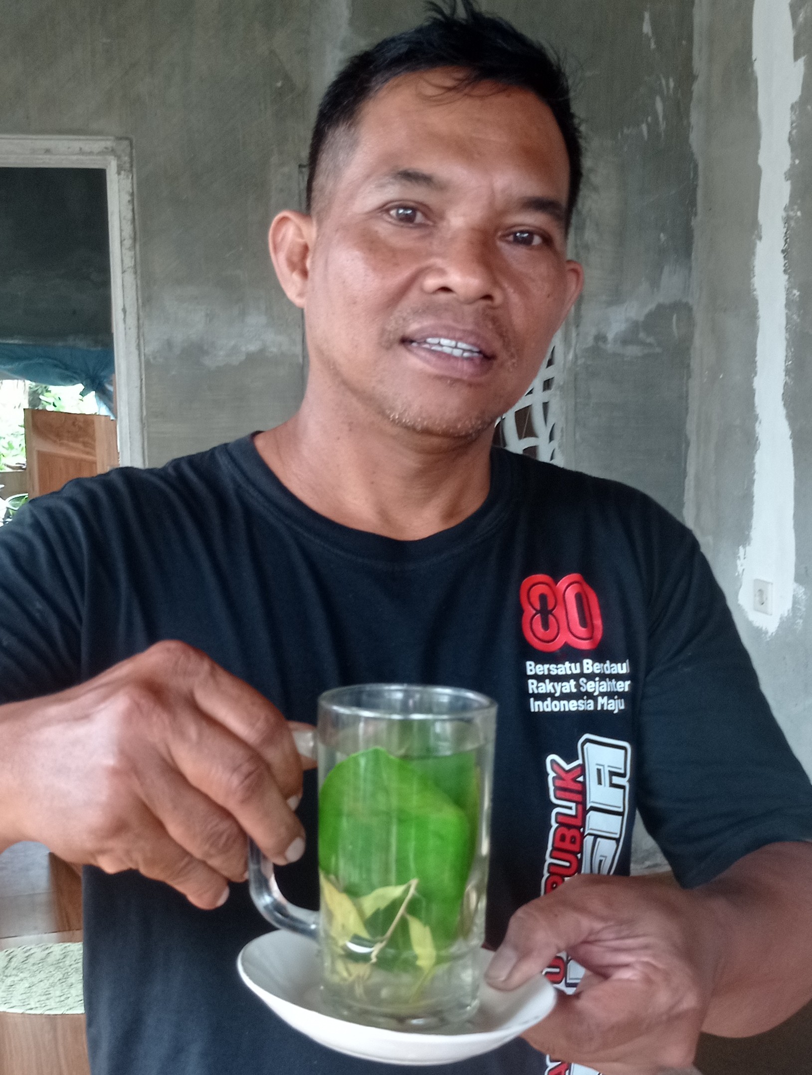 Kreasi Minuman Daun Kayu Putih, Sajian Penghangat Tubuh dari Warga Puncu