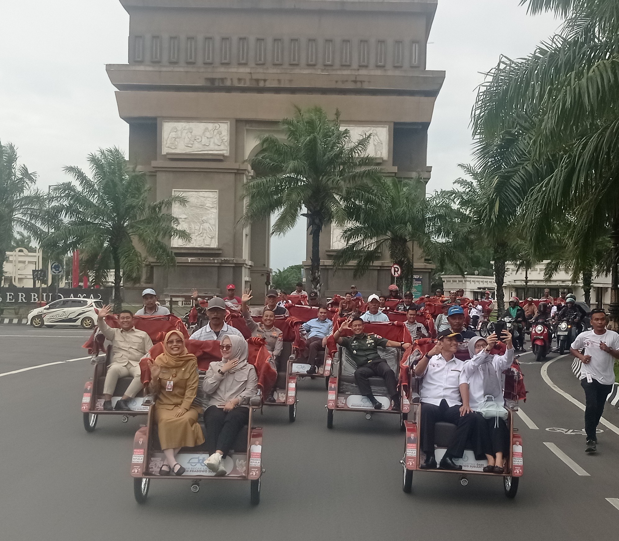 200 Becak Listrik Disalurkan kepada Pengemudi Becak di Kabupaten Kediri