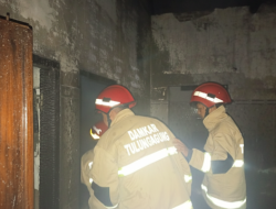 Diduga Korsleting Listrik, Rumah Warga di Tulungagung Hangus Terbakar
