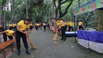 Dukung Gerakan Indonesia Asri, Polres Madiun Laksanakan Kerja Bakti di Wisata Wahana Grape