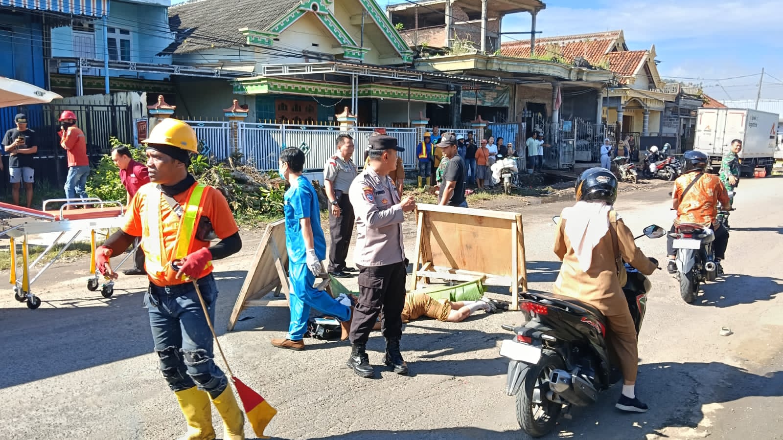 Kecelakaan Beruntun Akibat Jalan Berlubang di Tulungagung, Seorang Pemotor Tewas di Lokasi