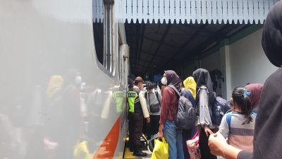 Jelang Libur Imlek 2026, Jumlah Penumpang KA di Stasiun Tulungagung Meningkat