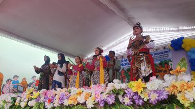 Tanpa Bisa Mendengar, Siswa Hambatan Pendengaran di Tulungagung Sukses Tampilkan Kesenian Tari