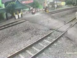 Terekam CCTV, Pria 35 Tahun Tewas Tertabrak KA Jayakarta di Madiun